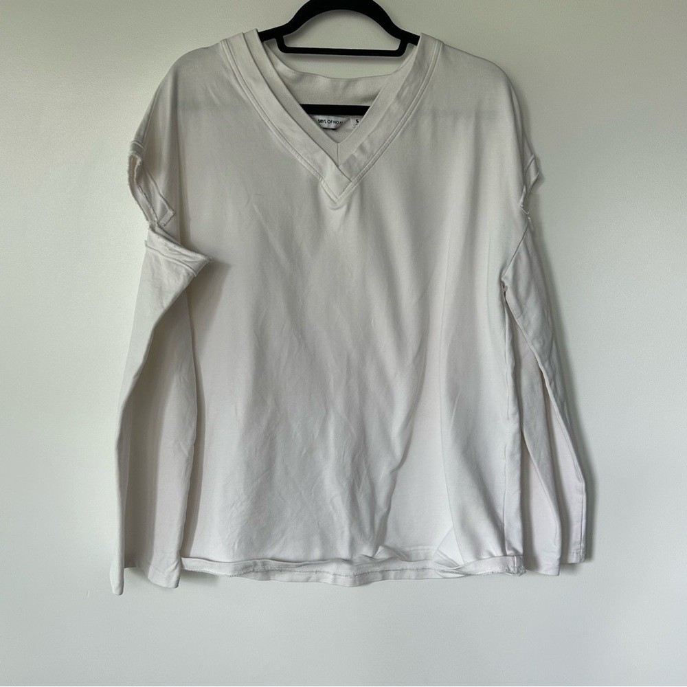 Sibyl of no. 17 off White Sweater